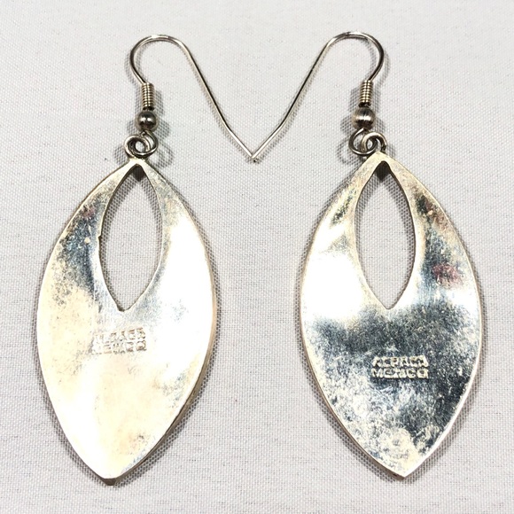 EARRINGS - METAL, RED & BLACK leaf shape - Picture 6 of 6